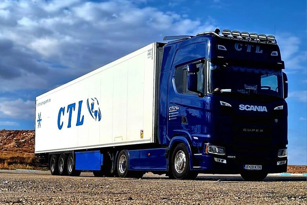 Ansamblu camion Scania si semiremorca frigorifica pentru transport marfuri international