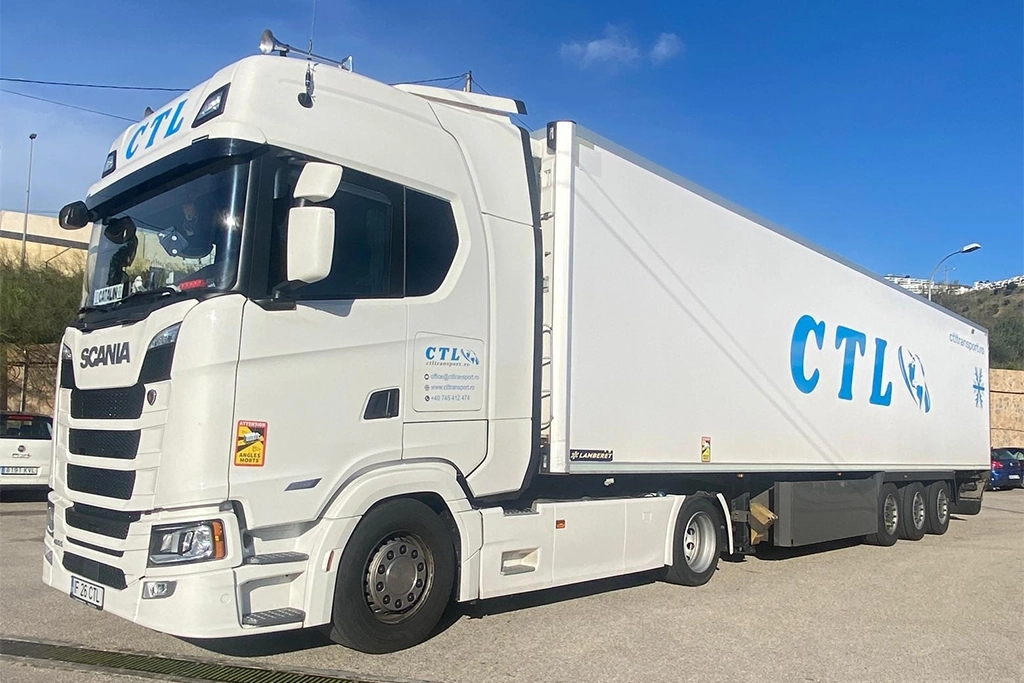 Camion Scania si semiremorca frigorifica pentru transport de marfuri international