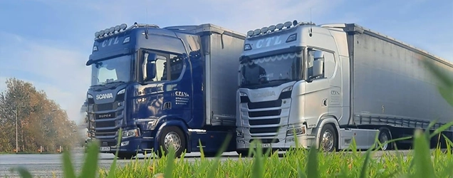 Camioane din flota de transport international fotografiate artistic in parcare